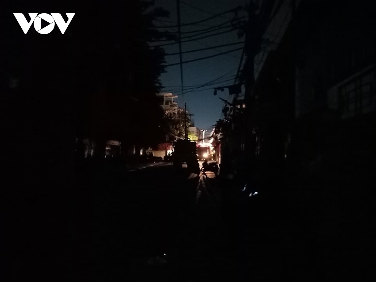Cháy nhà vào rạng sáng tại quận Tân Phú (TP.HCM) khiến 2 người thương vong - Ảnh 1